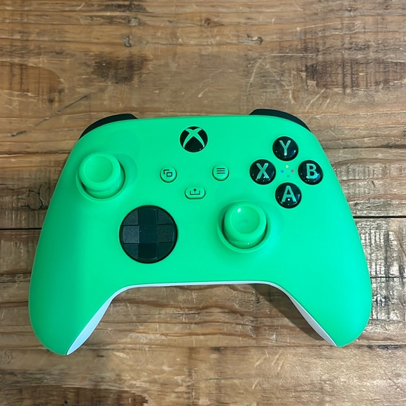 Xbox series Controller - Picture 1 of 2